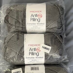 Premier Anti-Pilling Everyday Worsted Yarn in Silver